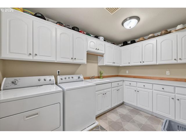 2393 TAYLOR Dr, West Linn, OR 97068