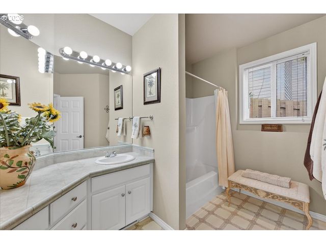 2393 TAYLOR Dr, West Linn, OR 97068