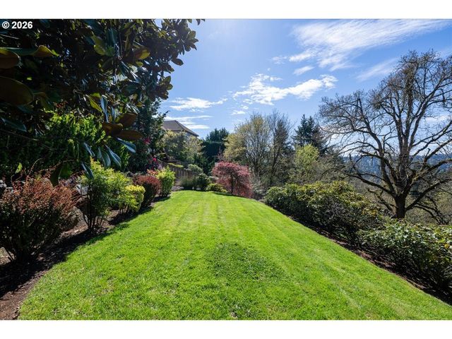 2393 TAYLOR Dr, West Linn, OR 97068