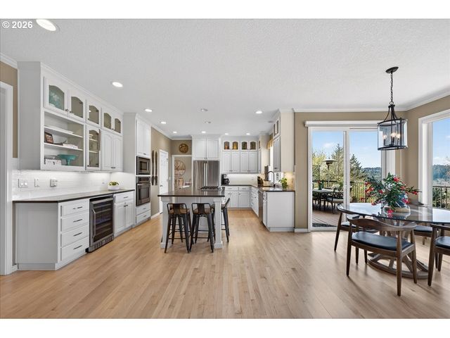 2393 TAYLOR Dr, West Linn, OR 97068