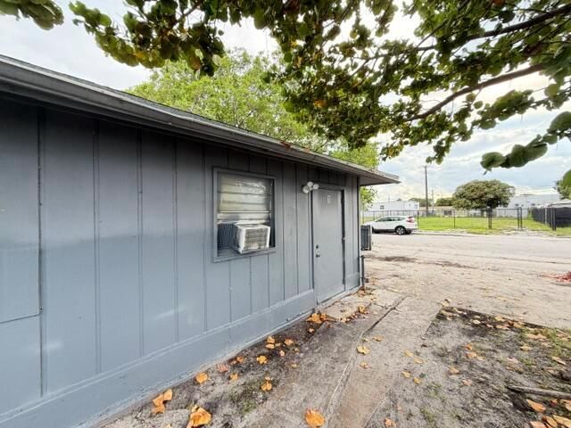 714 S H Street, Lake Worth Beach, FL 33460