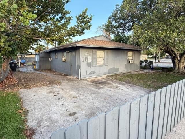 714 S H Street, Lake Worth Beach, FL 33460