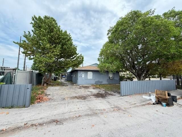 714 S H Street, Lake Worth Beach, FL 33460
