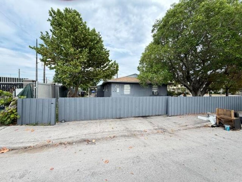 714 S H Street, Lake Worth Beach, FL 33460