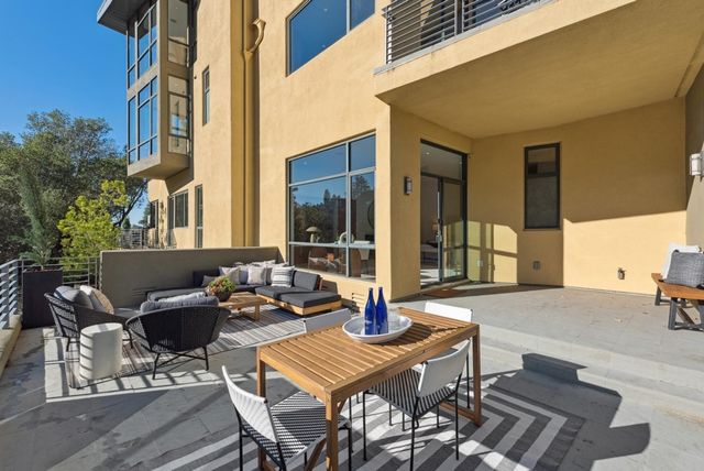 1015 Grand View Dr, Berkeley, CA 94705