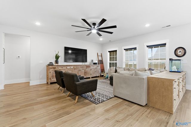 233 White Horse Way, Toney, AL 35773