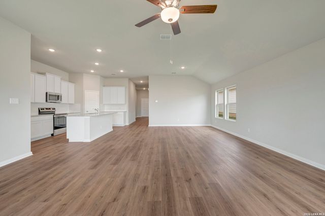 1033 Eagle Crossing, Seguin, TX 78155