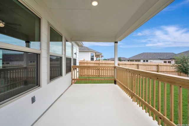 1033 Eagle Crossing, Seguin, TX 78155