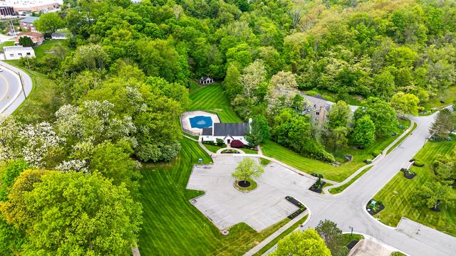 2112 Clareglen Drive, 202, Crescent Springs, KY 41017