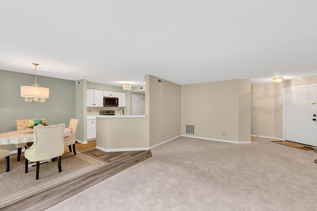 2112 Clareglen Drive, 202, Crescent Springs, KY 41017