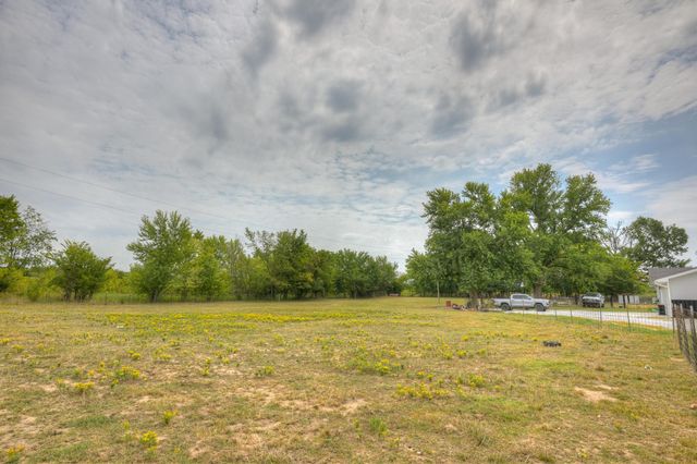 13691 Palm Road, Neosho, MO 64850