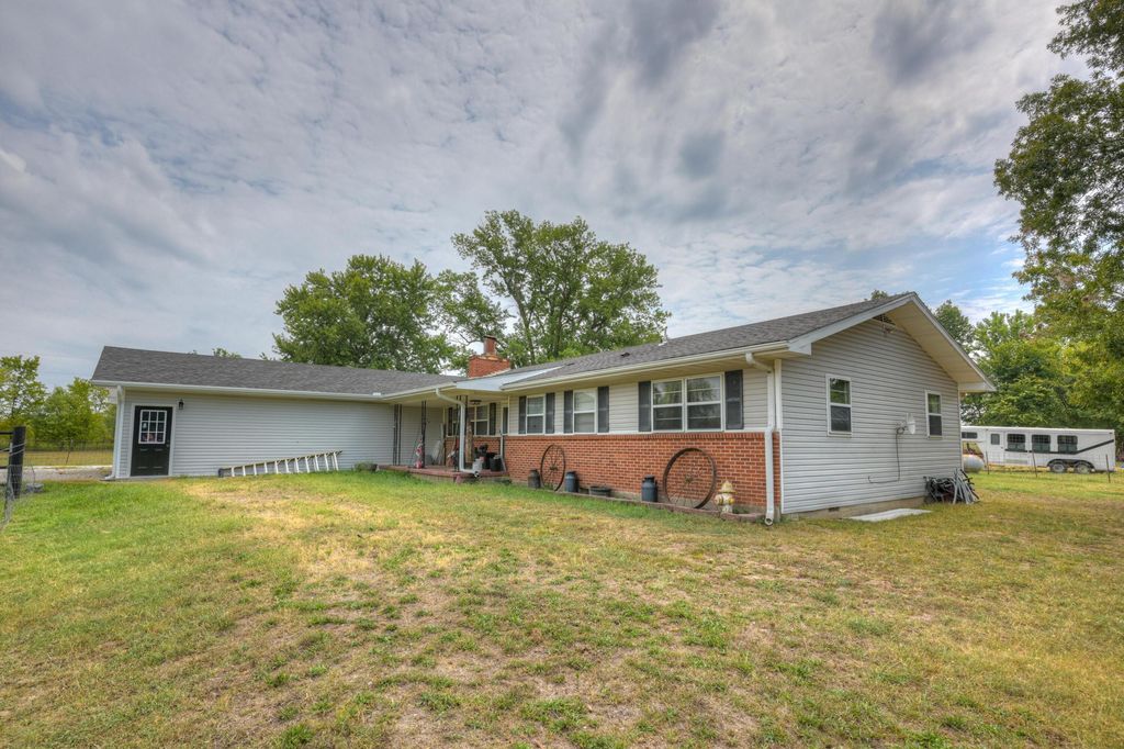 13691 Palm Road, Neosho, MO 64850
