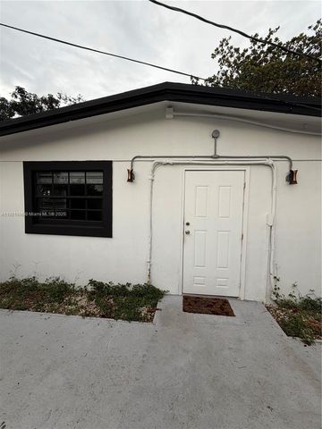 830 SW 6th St B, Hallandale Beach, FL 33009