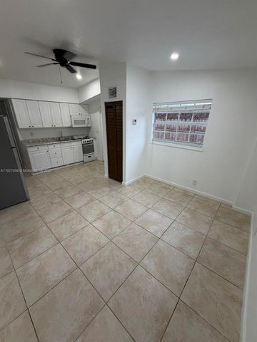 830 SW 6th St B, Hallandale Beach, FL 33009