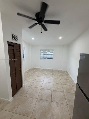 830 SW 6th St B, Hallandale Beach, FL 33009