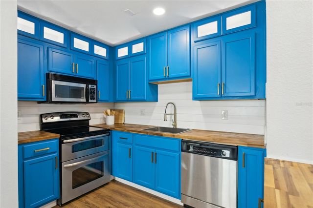 265 SEAHORSE DRIVE SE B, St Petersburg, FL 33705