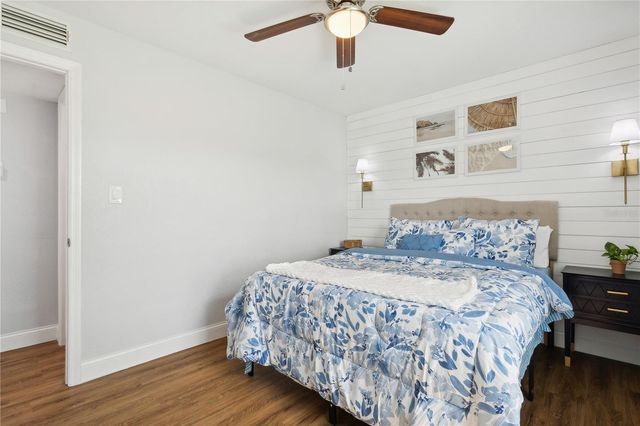 265 SEAHORSE DRIVE SE B, St Petersburg, FL 33705