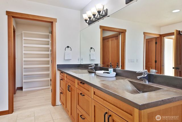 4913 Marshall Road, Clinton, WA 98236
