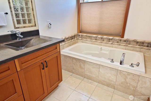 4913 Marshall Road, Clinton, WA 98236