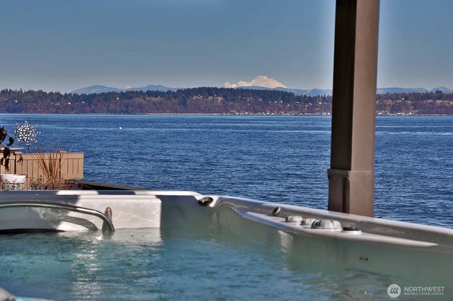 4913 Marshall Road, Clinton, WA 98236