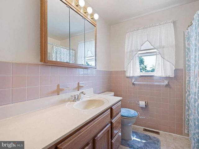 23 BUNKER HILL RD, New Castle, DE 19720