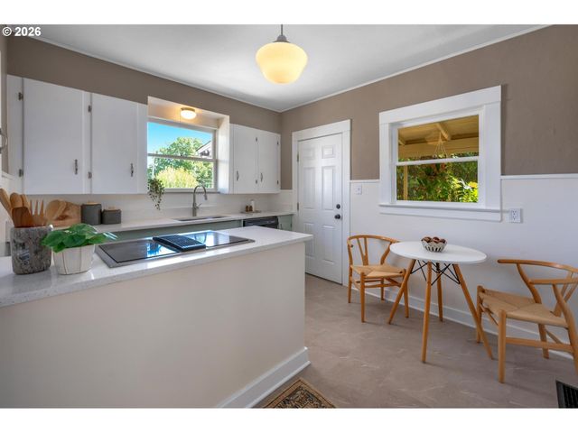 7316 N KERBY Ave, Portland, OR 97217