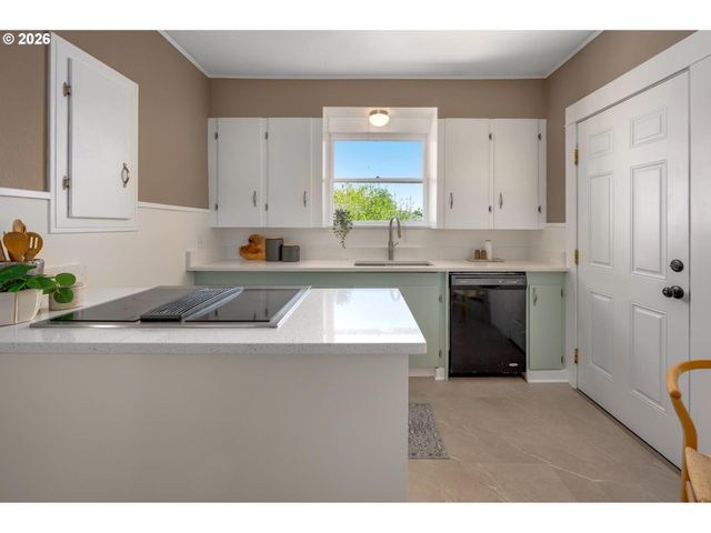 7316 N KERBY Ave, Portland, OR 97217