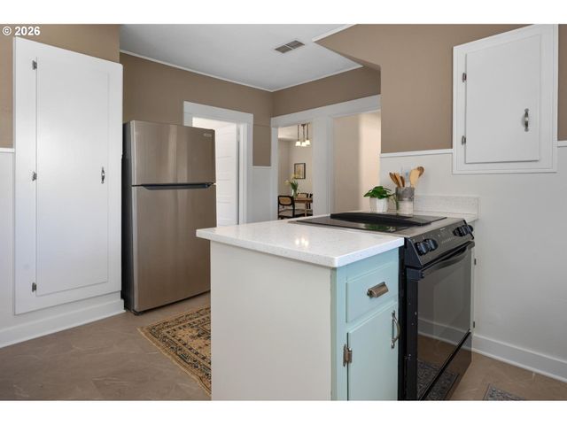 7316 N KERBY Ave, Portland, OR 97217