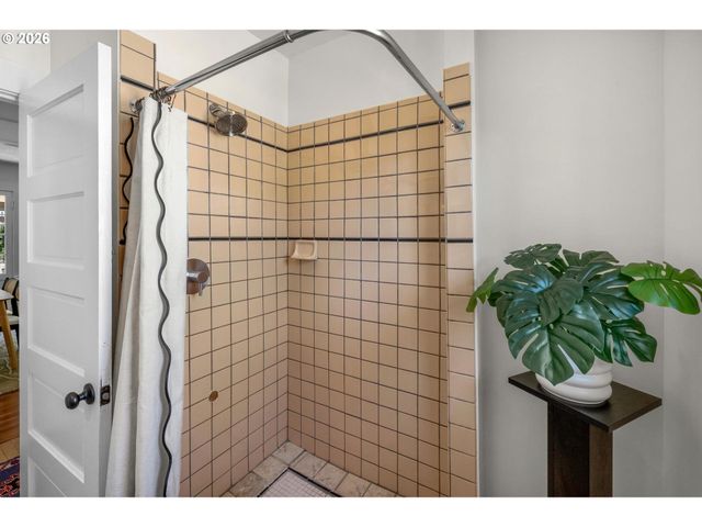 7316 N KERBY Ave, Portland, OR 97217