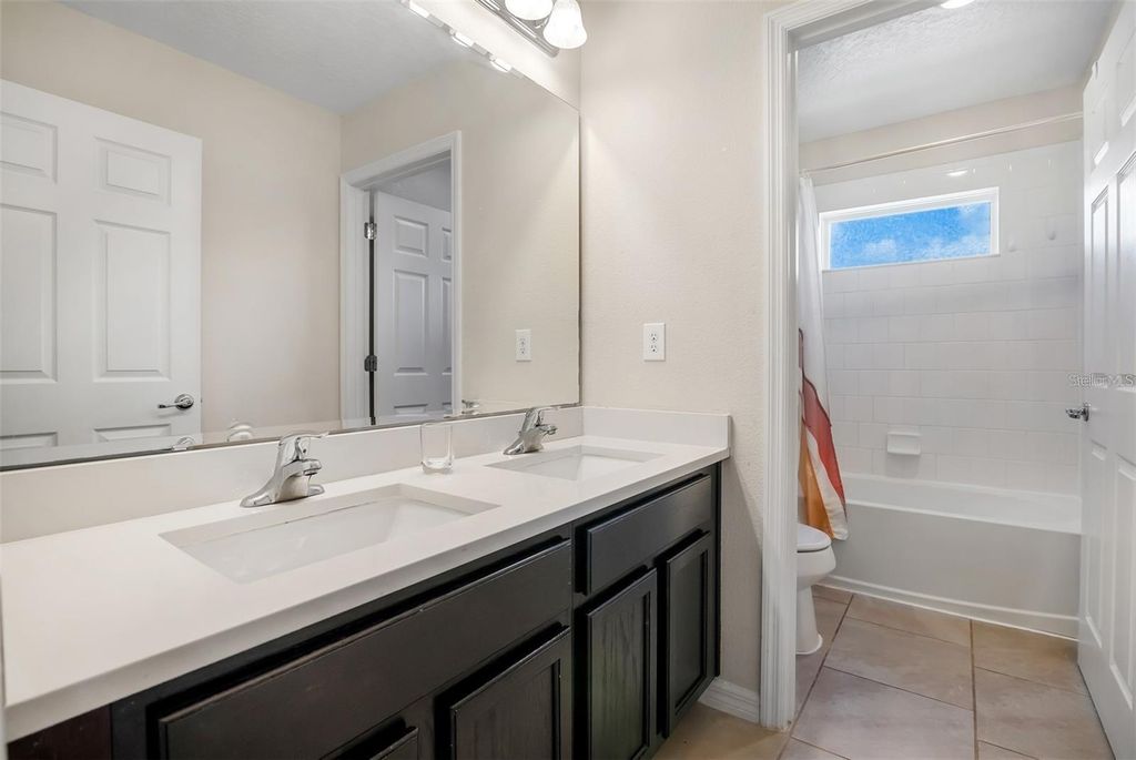 Image 18 of property listing at 548 OGELTHORPE DRIVE, Davenport, FL 33897