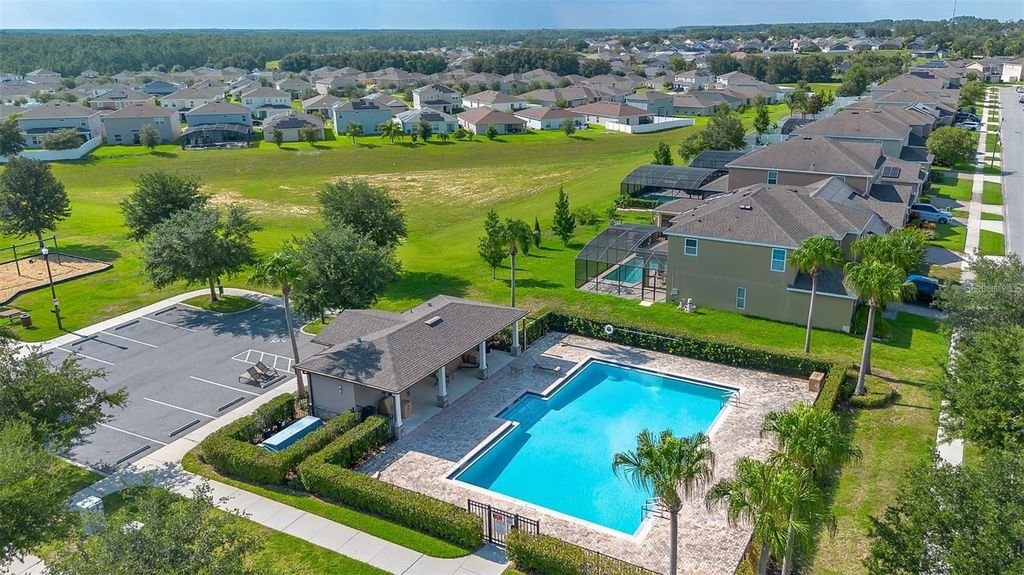 Image 33 of property listing at 548 OGELTHORPE DRIVE, Davenport, FL 33897