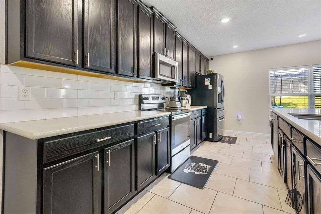 Image 7 of property listing at 548 OGELTHORPE DRIVE, Davenport, FL 33897