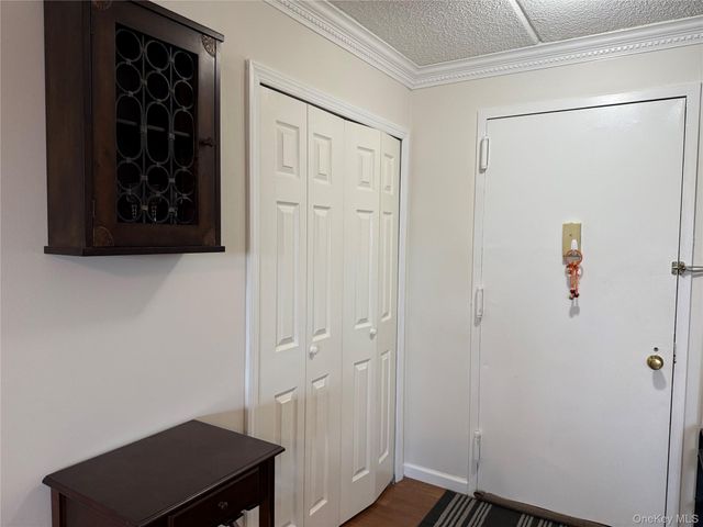 175 Maple Avenue 4J, Westbury, NY 11590