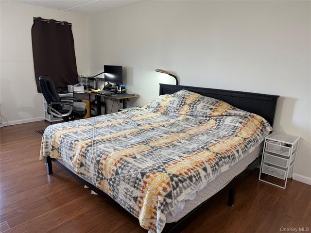 175 Maple Avenue 4J, Westbury, NY 11590