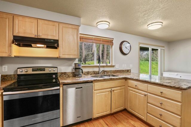 1438 Summit Loop, Grants Pass, OR 97527