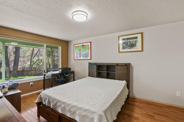 1438 Summit Loop, Grants Pass, OR 97527