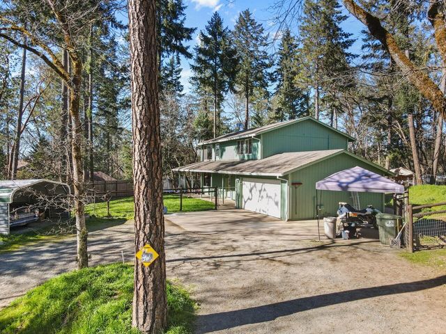 1438 Summit Loop, Grants Pass, OR 97527