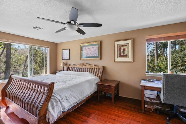 1438 Summit Loop, Grants Pass, OR 97527