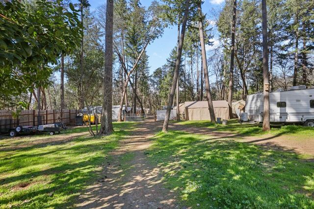 1438 Summit Loop, Grants Pass, OR 97527