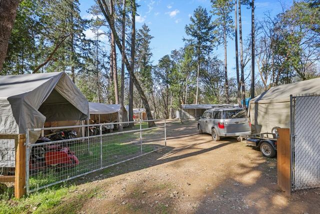 1438 Summit Loop, Grants Pass, OR 97527