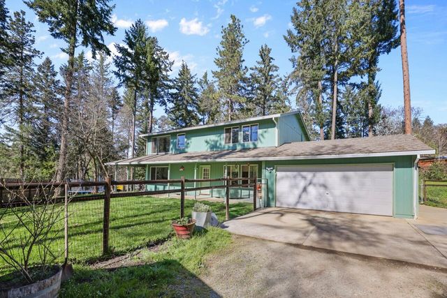 1438 Summit Loop, Grants Pass, OR 97527