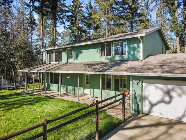 1438 Summit Loop, Grants Pass, OR 97527