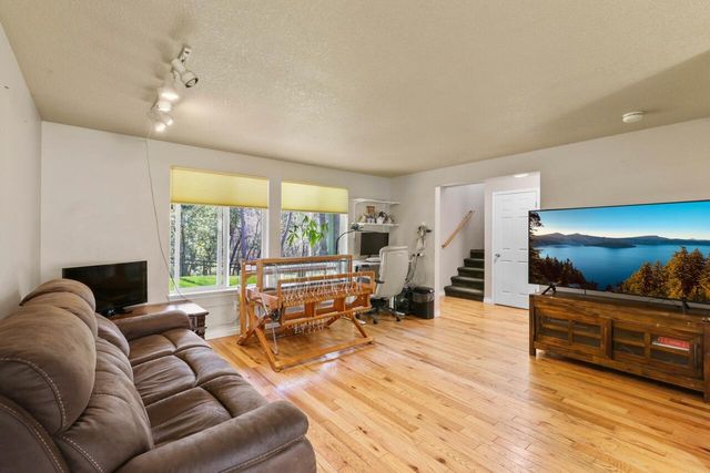 1438 Summit Loop, Grants Pass, OR 97527