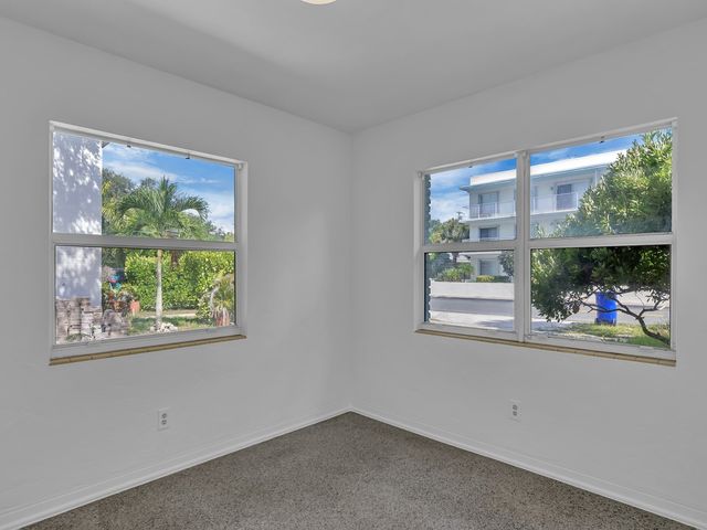 856 Dahlia Lane B, Vero Beach, FL 32963