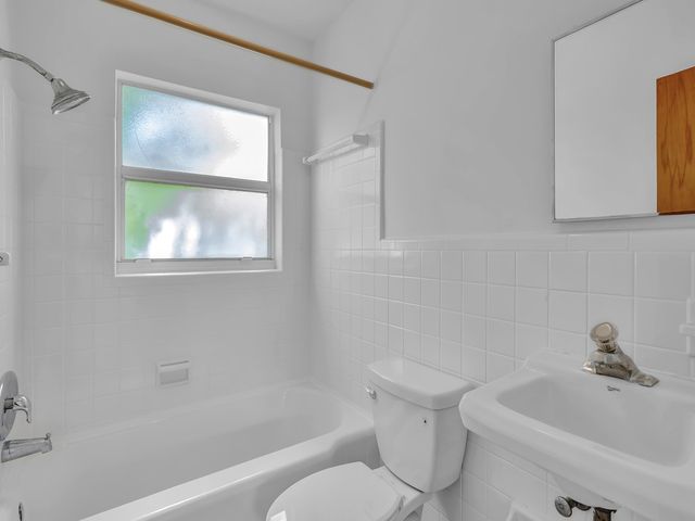 856 Dahlia Lane B, Vero Beach, FL 32963