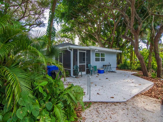 856 Dahlia Lane B, Vero Beach, FL 32963