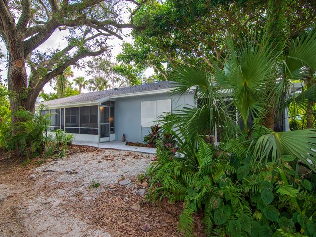 856 Dahlia Lane B, Vero Beach, FL 32963