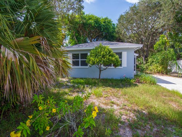 856 Dahlia Lane B, Vero Beach, FL 32963