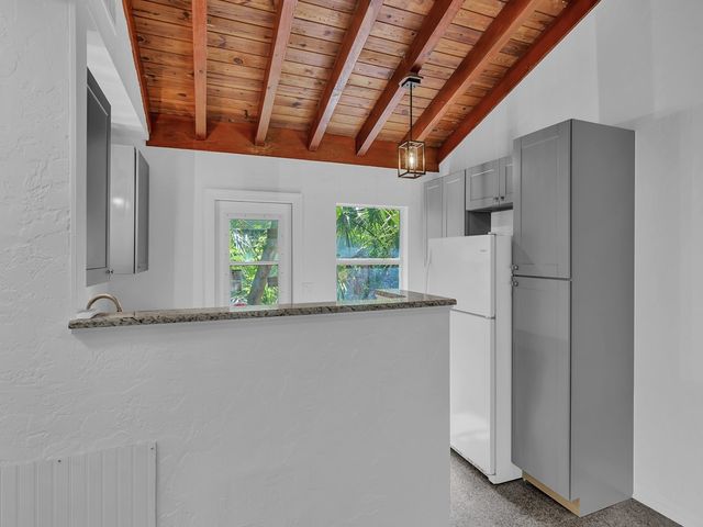 856 Dahlia Lane B, Vero Beach, FL 32963