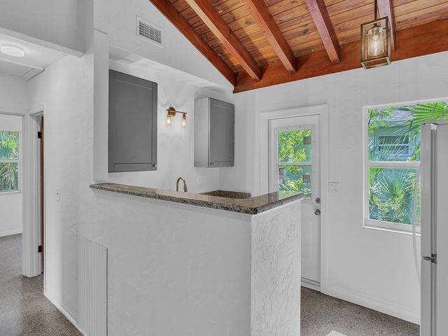 856 Dahlia Lane B, Vero Beach, FL 32963